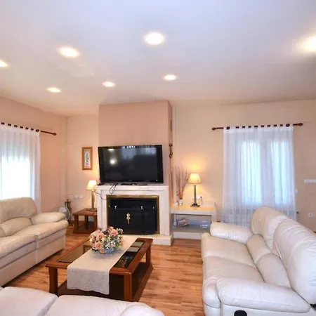 Torreta Of Gormaig, House With Swimming Pool Lodge