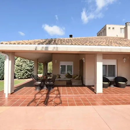 Lodge Torreta Of Gormaig, House With Swimming Pool *
